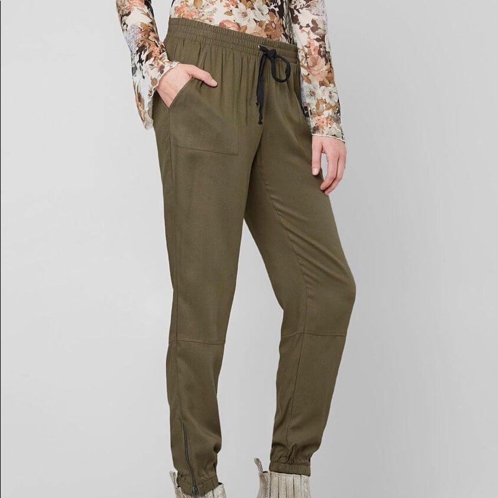 Daytrip Woven Jogger Pant